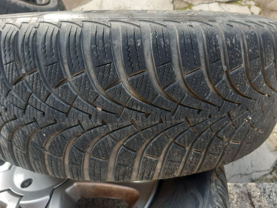 Vând anvelope de iarnă GOODYEAR  UltraGRIP 205/60 R16 500lei
