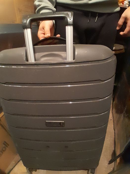 Голям  пътнически  куфар  rock с колелца