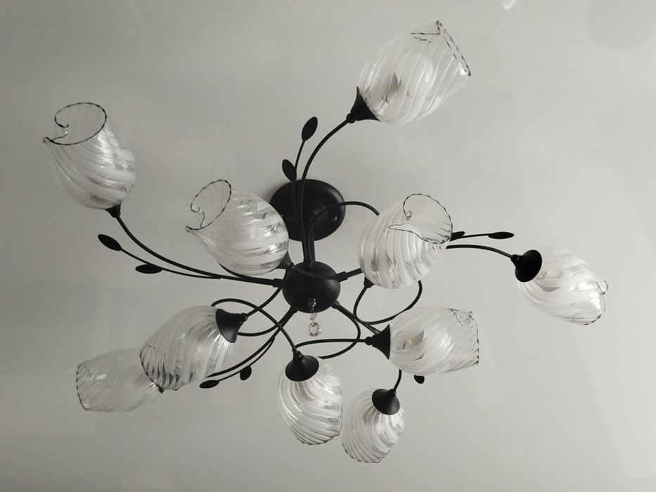 Продам люстру с лампочками