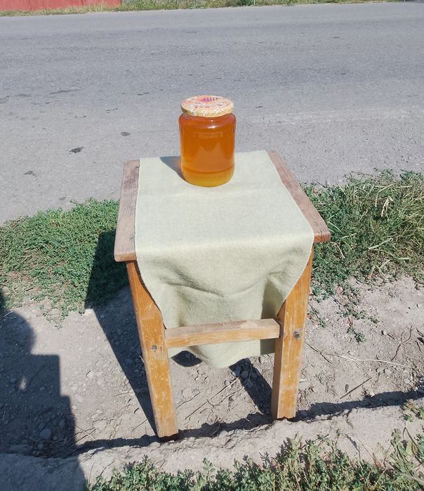 Miere de vânzare direct din stupina