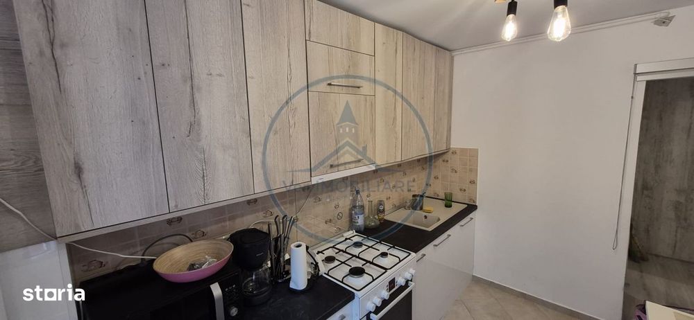 Apartament 2 camere , decomandat, et. 3, strada  Andrei Muresanu