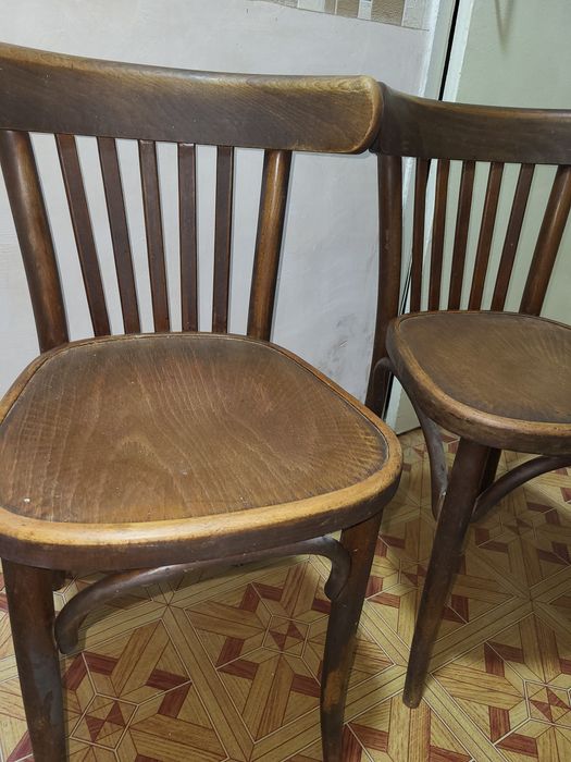 Продаются стулья.