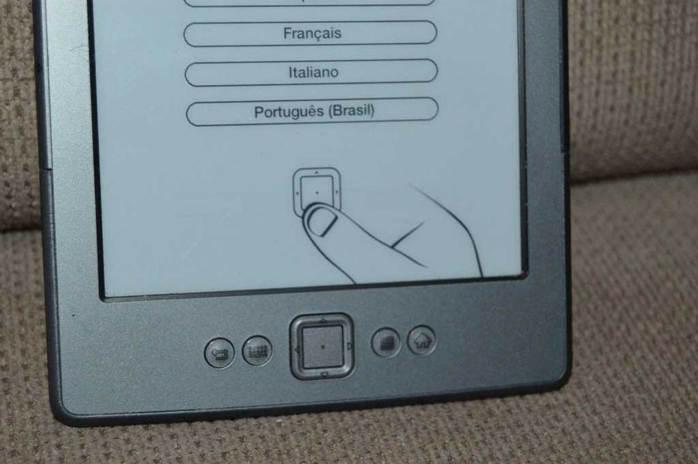 Kindle 4 Model D01100 – E-reader Clasic cu Butoane Fiziologice, Resetat