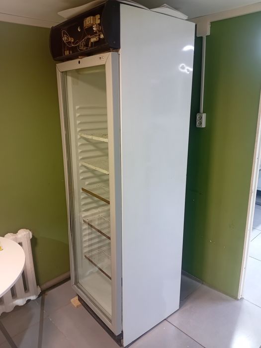 Витринный холодильник