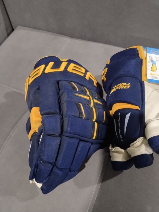 Продам хакейные перчатки