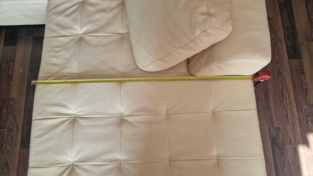 Ъглов кожен диван - запазен - следи от употреба - 600 евро