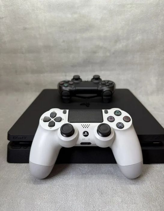 PlayStation 4 Slim с 2 геймпадами