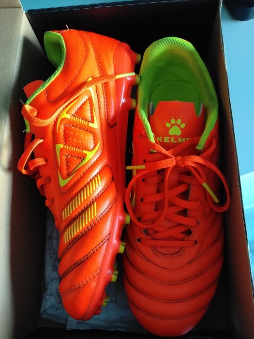 Футболни бутонки KELME