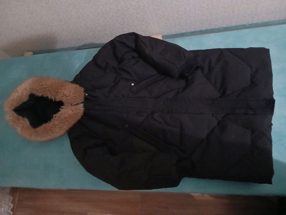 Продается пуховик на фото