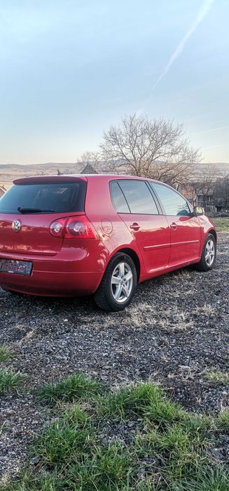 Golf 5 1.6 MPI.  Benzina