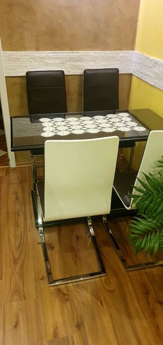 Изискано оборудване за трапезария.