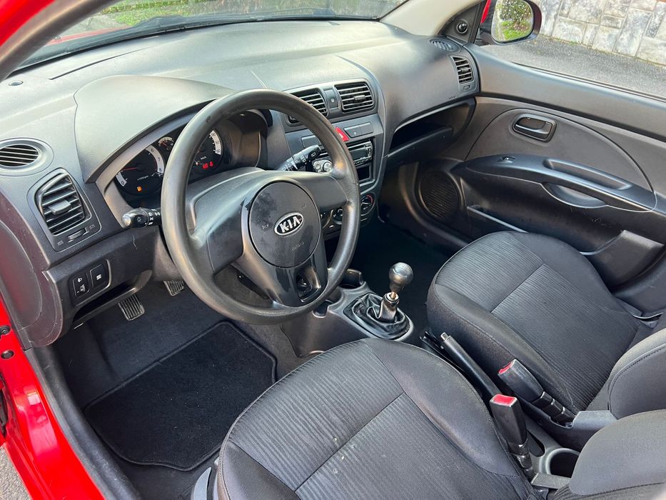 Vand sau schimb kia picanto / variante auto