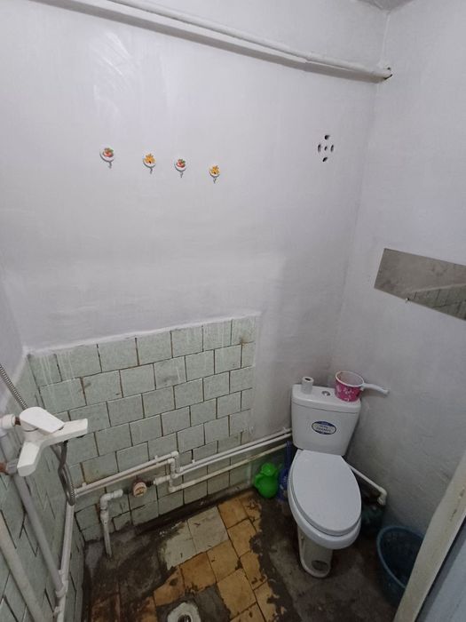 1 xonali kvartira sotiladi. Urganch, Zanalni, Sharq bozor.