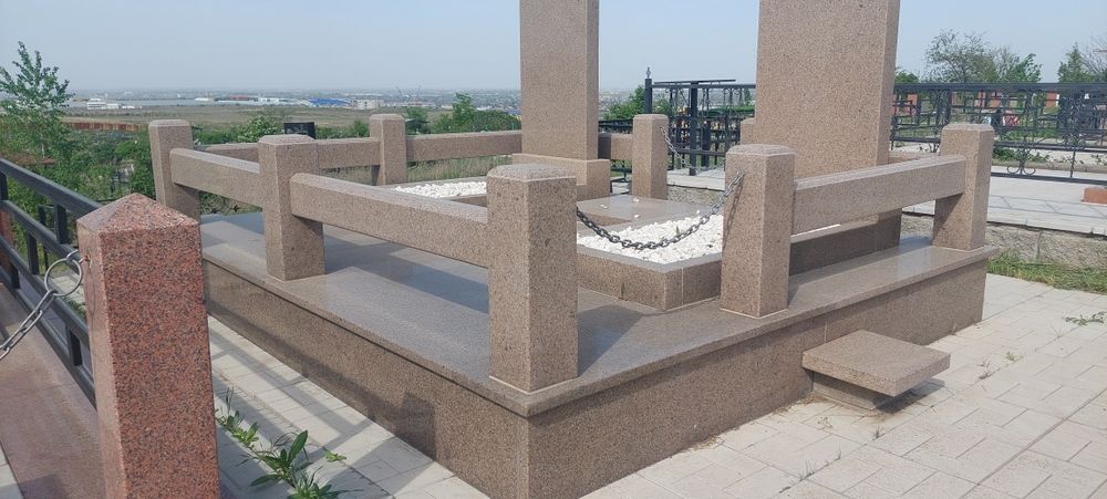 Комплексное облагораживание мест захоронений.