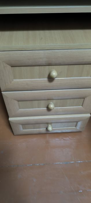 Тумбочки деревянные