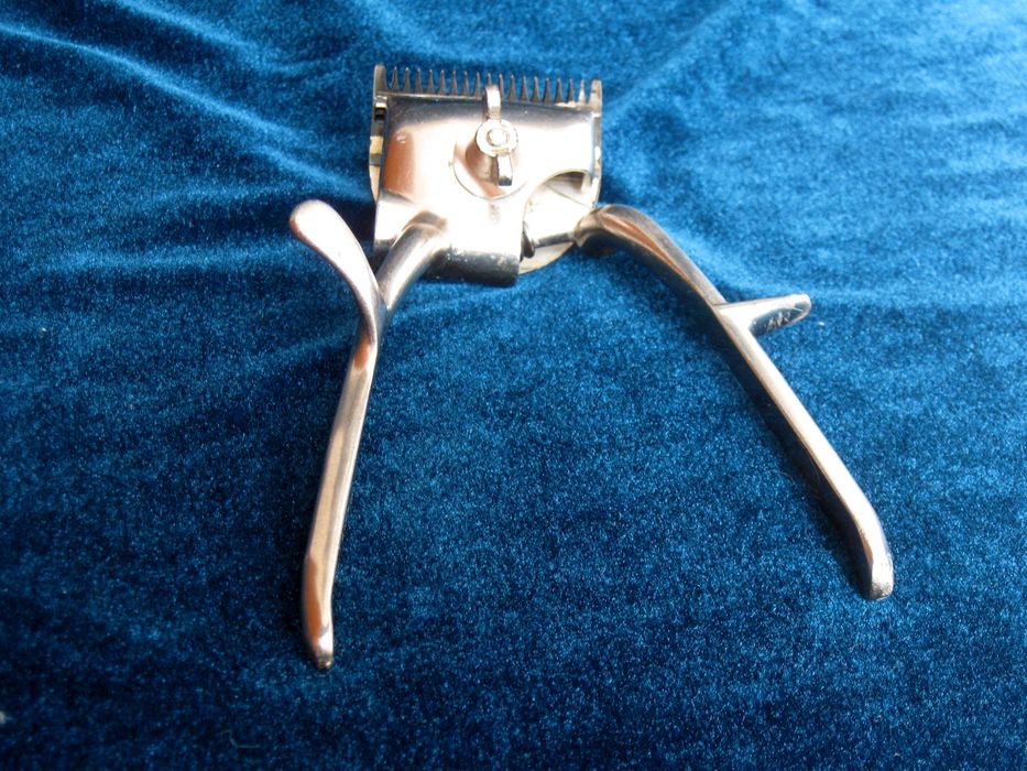 Коллекционная механическая машинка для стрижки