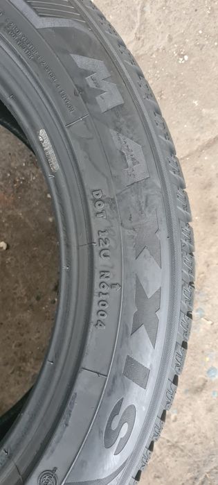 4 anvelope iarna,fata Maxxis 255/50/19,spate Falken 285/45/19.Pret/buc