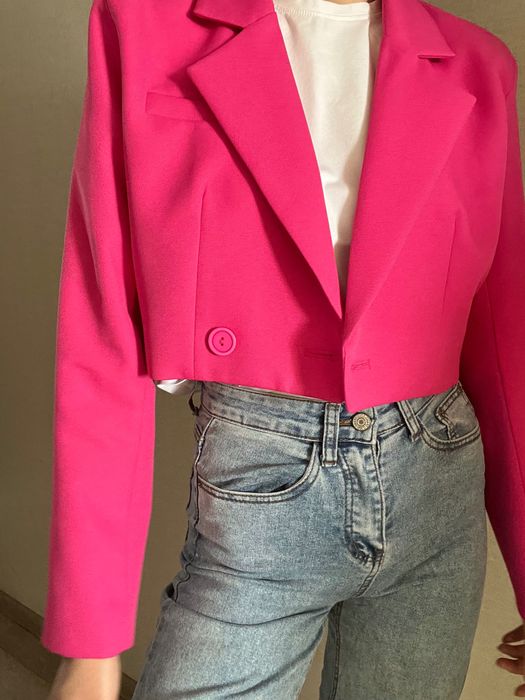 Пиджак розовый укороченный