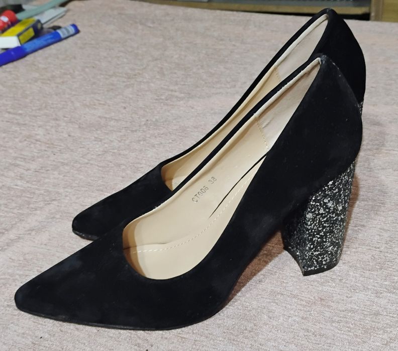 Vând pantofi dama eleganti