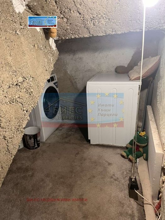 Къща в гр. Радомир - 172 м² и двор 359 м²