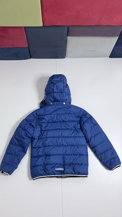 Geacă matlasată albastră cu glugă – stare foarte bună