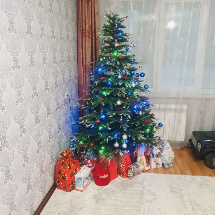 Продам елку,высота 210