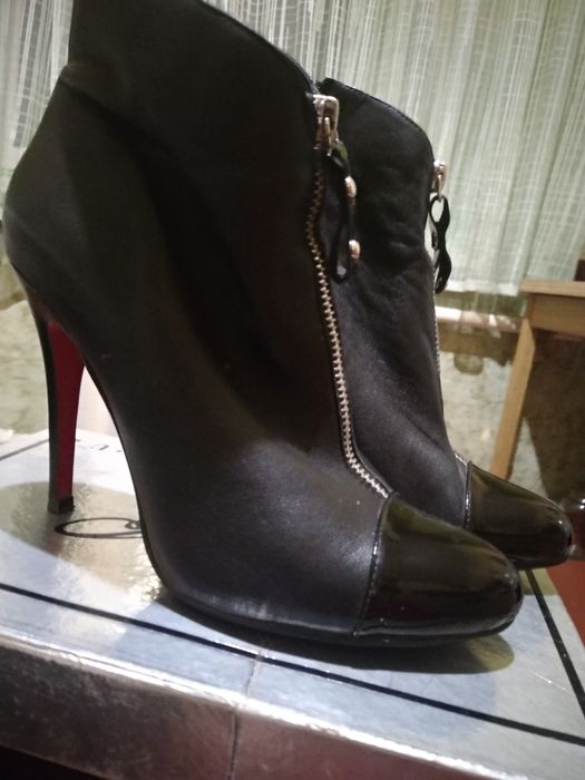 Продам шикарные полусапожки( ботильоны)