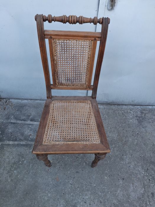 Старинен стол 1880година