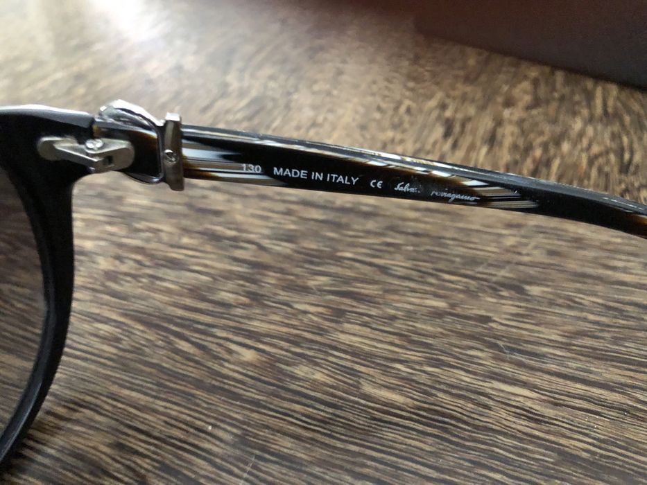 Солнцезащитные очки Prada