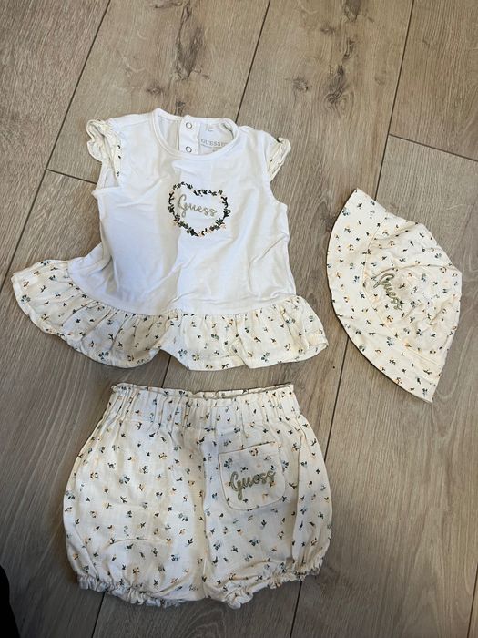 Бебешки дрехи Guess и Mayoral