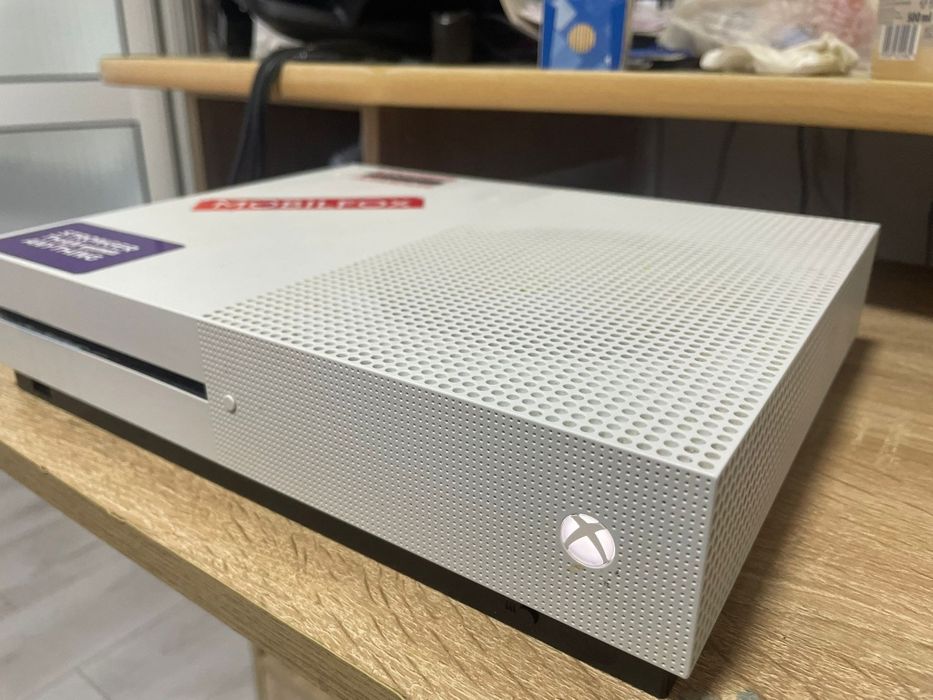 Vând xbox one 1T