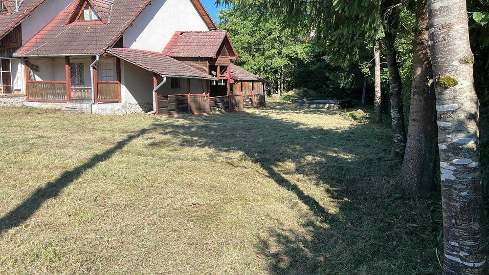 Casă de vacanță cu teren de 1000 mp.