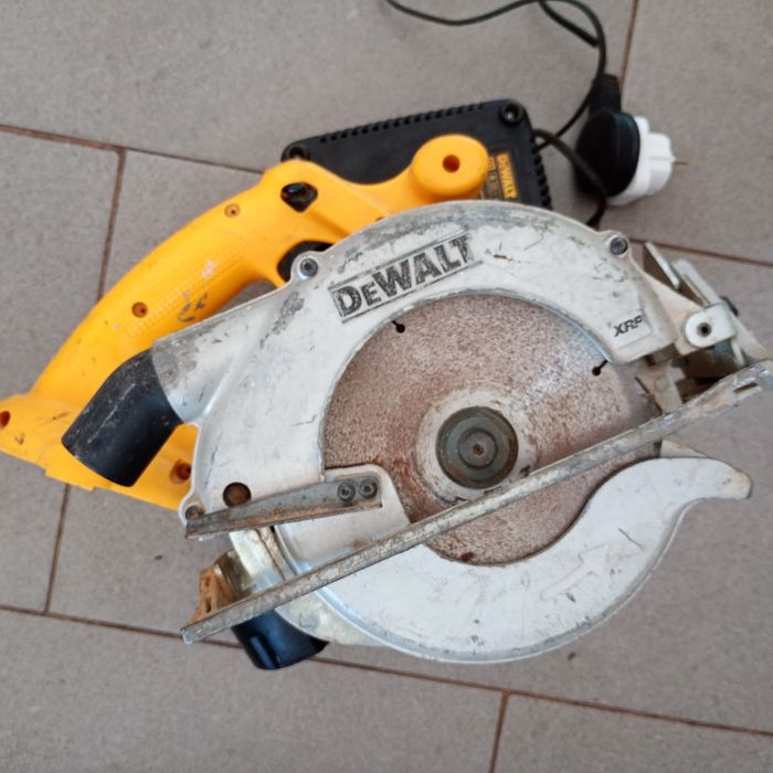 Circular dewalt 18V 2,4Ah cu pânză videa