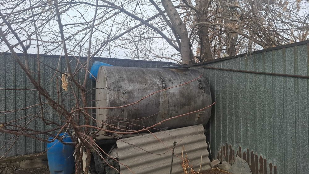 Продам цестерну 3тонны