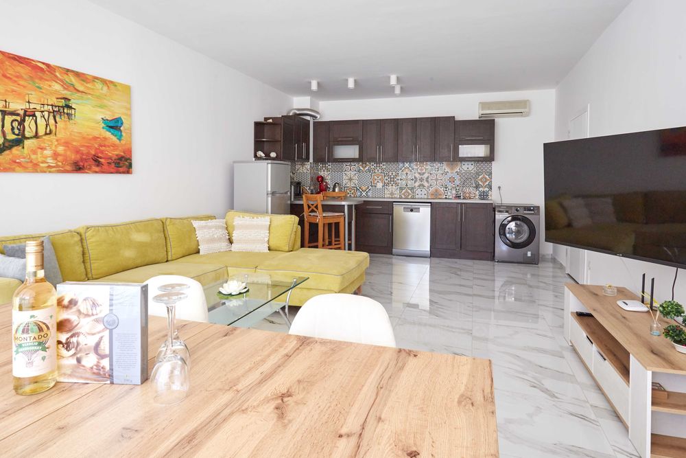 Дава се под наем Тристаен апартамент в с. Равда, Област Бургас - 130 кв.м за 1246.44 € - Снимка #2