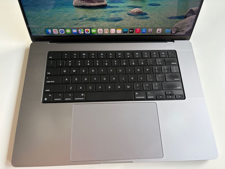 Apple MacBook Pro 2021 16' M1Pro 1TB