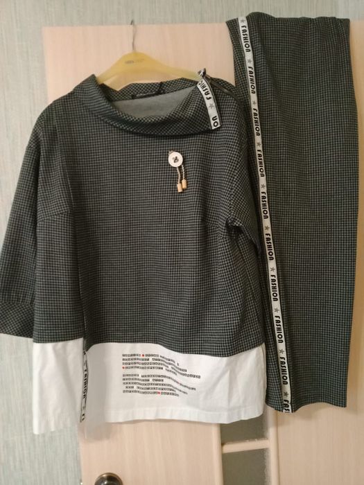 Продам брючный костюм