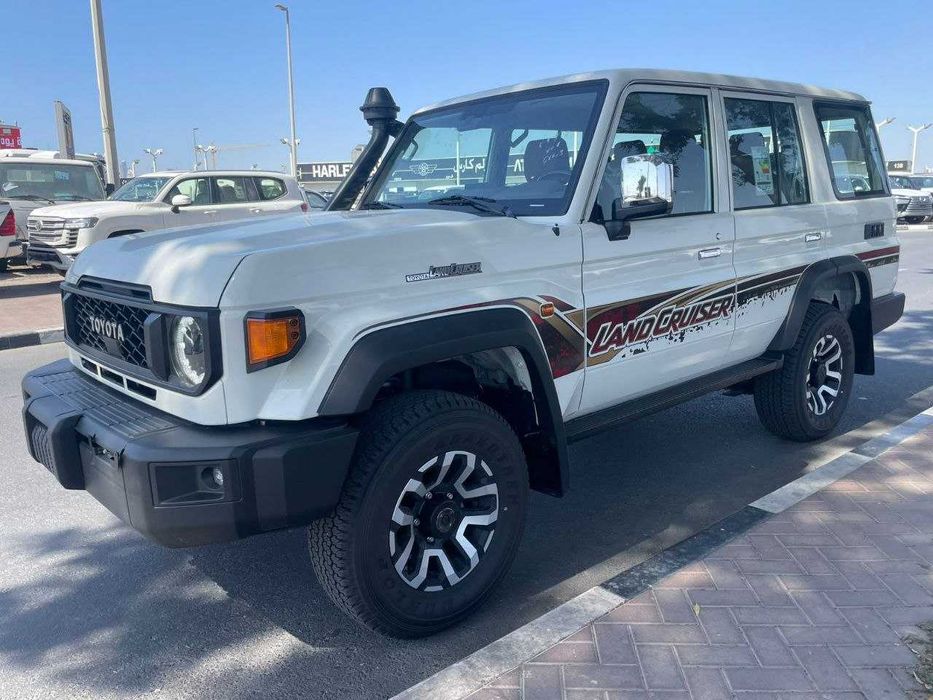 Toyota Land Cruiser 76 LX 4WD
