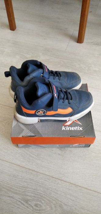 Продам спортивные кросовки