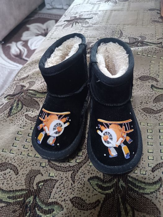 Продам детские угги