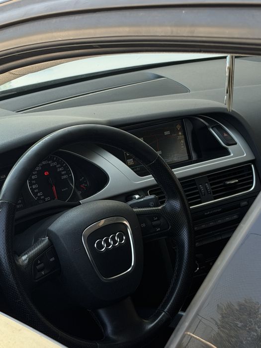 Audi A4 b8.