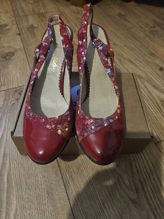 Pantofi decupat la spate