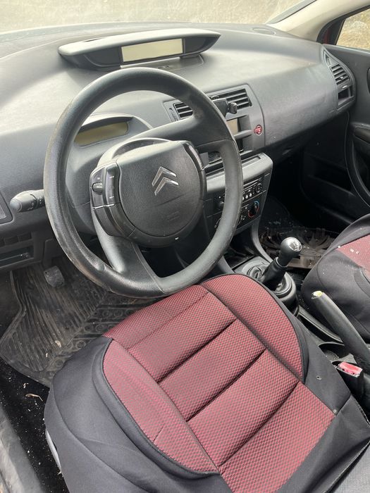 Dezmembrez Citroen C4 1.4 benzina 2004-2009