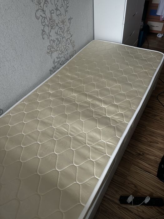 Кровать IKEA с матрасом