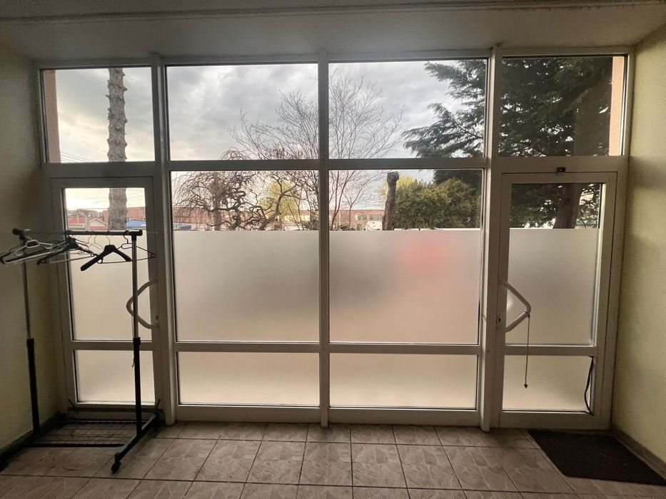 Vand tamplarie de aluminiu cu geam termopan.