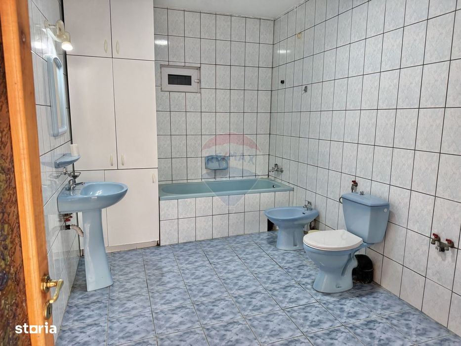 Casă / Vilă cu 6 camere de închiriat în zona Iosia