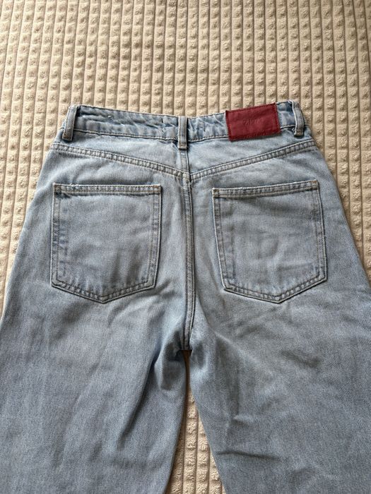 Дънки на ZARA, носени 2 пъти, размер XS, отлично състояние!