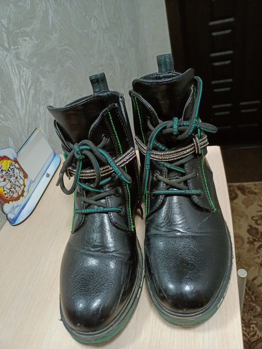 Продам осенние ботинки
