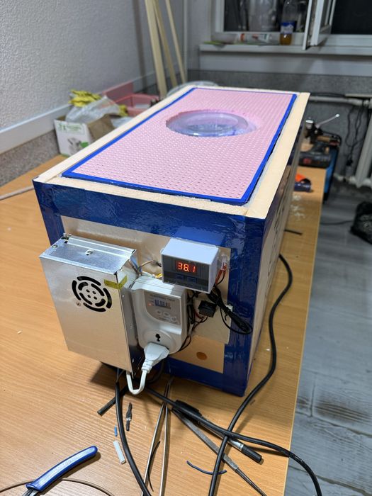 Инкубатор сотилади.