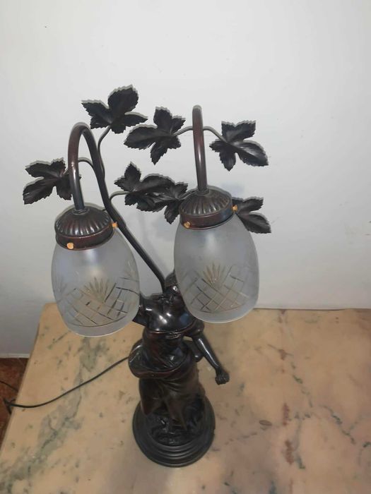 Statuie veioza cu doua brate